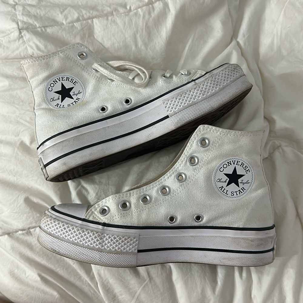 platformed converse size 6.5 in womens , one shoe has no laces